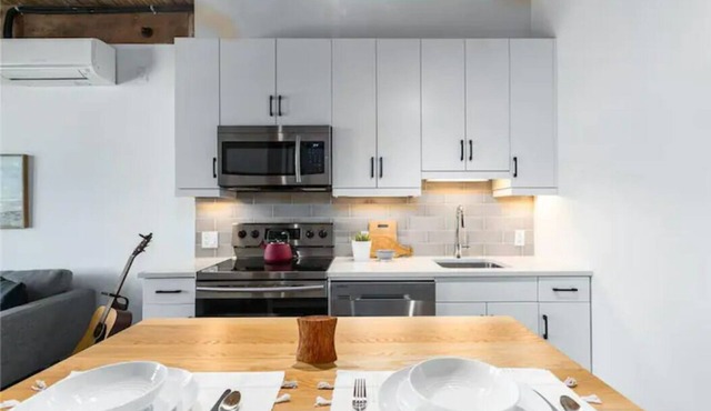 FREE PARKING NY Style Condo in Exchange District in Winnipeg