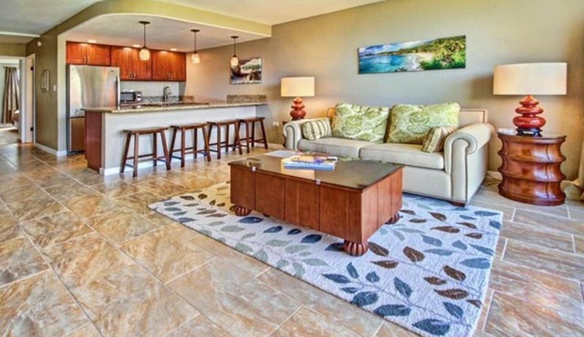 Gorgeous Condo Walking Distance to Napili Bay in Kahana