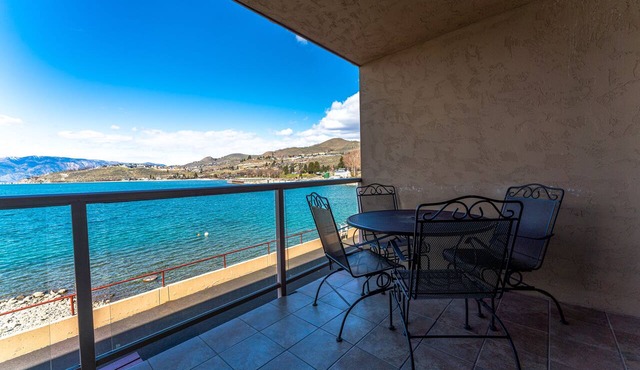 Grandview 523 Waterfront condo on Lake Chelan in Chelan
