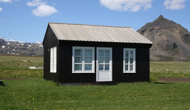 GREAT LOCATION - LUXURY COTTAGE – UNIQUE SURROUNDINGS - GLACIER – NATIONAL PARK in Hellnar