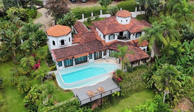 Great Ocean View and easy access in Savegre de Aguirre