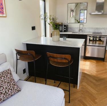 Guesthouse, not even a minute walk to the ocean in Saro