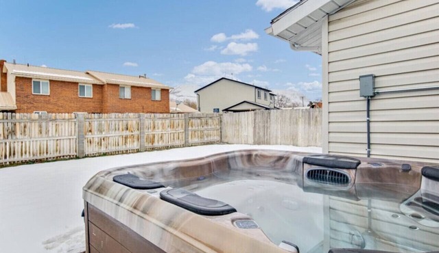 Haiti Haven | Fenced | Massage* | Hot Tub | BBQ in Orem