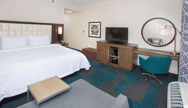 Hampton Inn & Suites LAX El Segundo in El Segundo