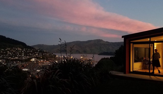 Harbour Escape - tiny home in Lyttelton with Port Views in Lyttelton