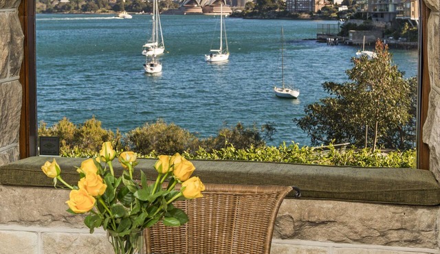 Harbourfront/Opera House and Harbour Views/Cremorne Point/Ferry in Sydney