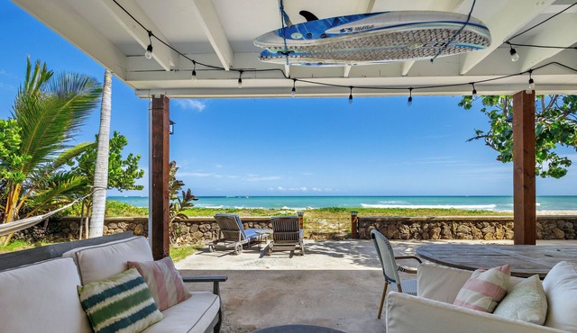 Hawaiian Beach Front Home Newly remodeled 1942 Beachfront Luxury Cottage. in Ewa Beach