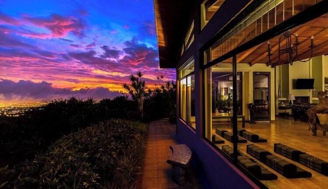 Heated Infinity Pool Villa, 6BR, 25Min SJO in Alajuela