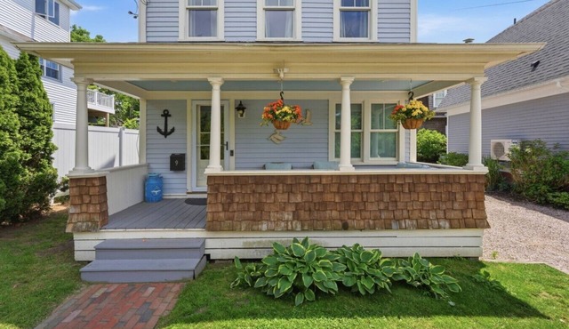 Historic Home and Cottage with Seaport View in Stonington