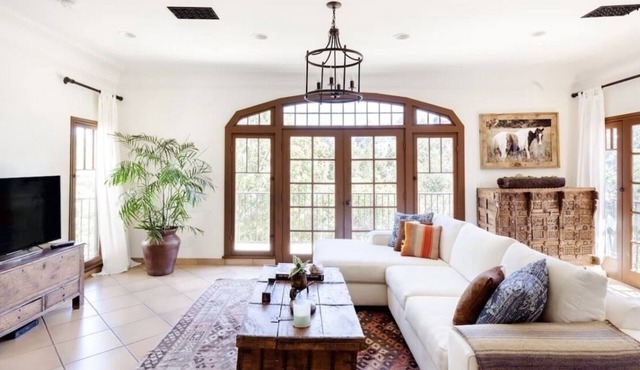 Hollywood Hills Designer Villa/Duplex with Authentic Charm in Los Angeles