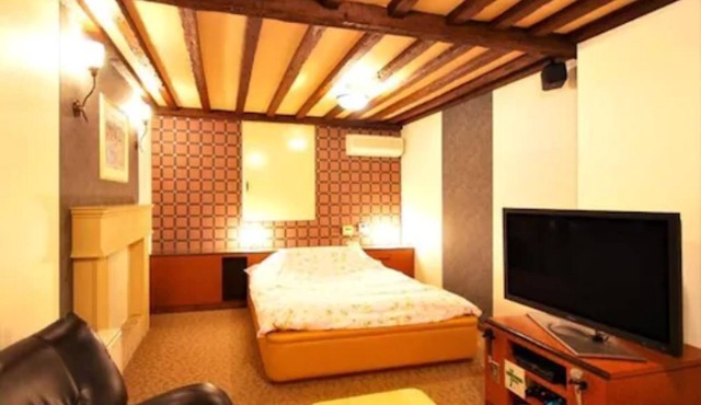 Hotel Com - Adults Only