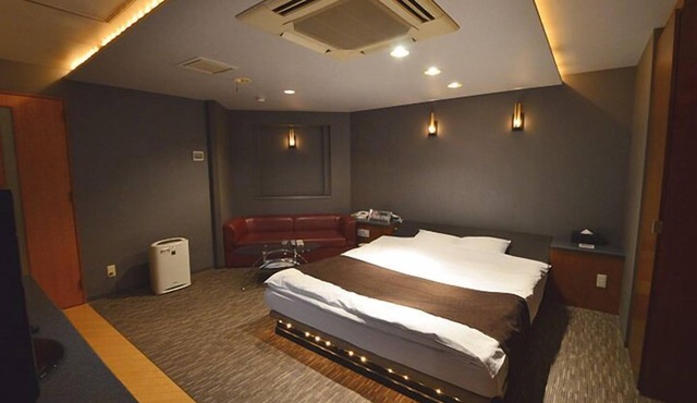 HOTEL LET'S