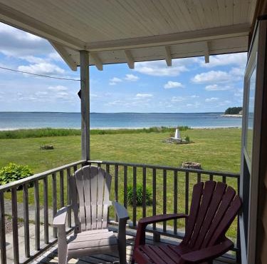 Hunts Point 2-BR Coastal Retreat - Cottage # 3 in Summerville Centre