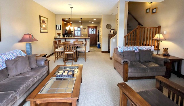 Incredible multi level 2 bedroom + den townhouse, close to ski run in Sun Peaks