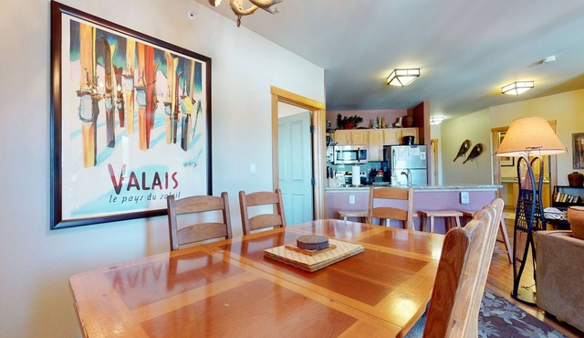 Juniper Springs Lodge 539 Deluxe Condo Great Complex Amenities near Ski-In Ski-Out by RedAwning in Mammoth Lakes