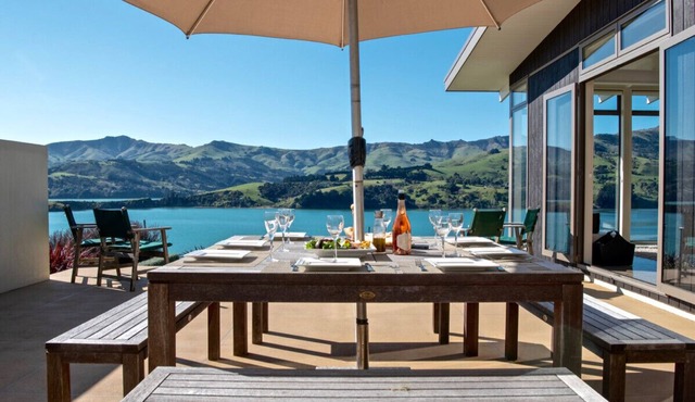 Kotare Point Paradise - Akaroa Holiday Home in Akaroa