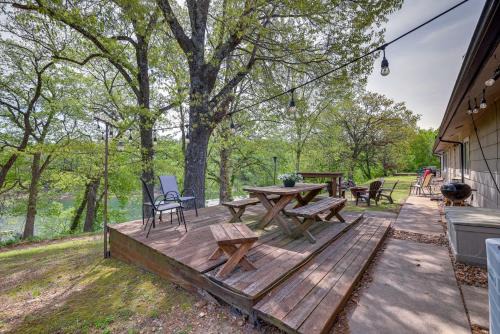 Lakefront Shell Knob Condo w/Deck & Grill! in Shell Knob