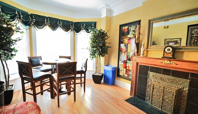 Large, Exquisitely Decorated in Heart of East Lakeview Near Wrigley & Lakefront in Chicago