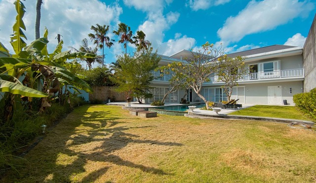 Large luxury enclosed villa, perfect location in Berawa