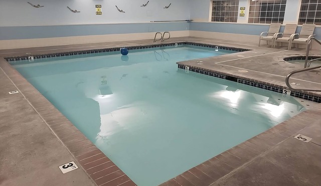 Looking for Perfect Getaway Location? Spacious Room w/King Bed, Free Breakfast in Pullman