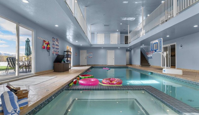 Luxe Draper Retreat w/Pool, Sauna & Theater! in Draper