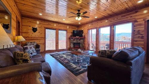 Luxe Sister Cabins Sleeps 24 Pool Hot Tub Games in Gatlinburg