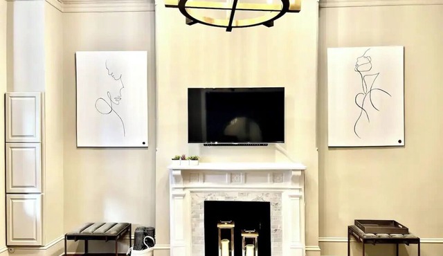 LUXURIOUS DC ESTATE, BEST LOCATION BLOCK AWAY FROM 14TH/U ST NW W/2 CAR PARKING in Washington