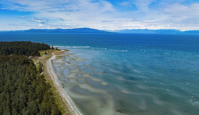 Luxurious townhouse at Rathtrevor Beach! in Parksville