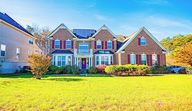Luxury 5Brooms 4,5Baths Home &Free parking Near DC in Glenn Dale