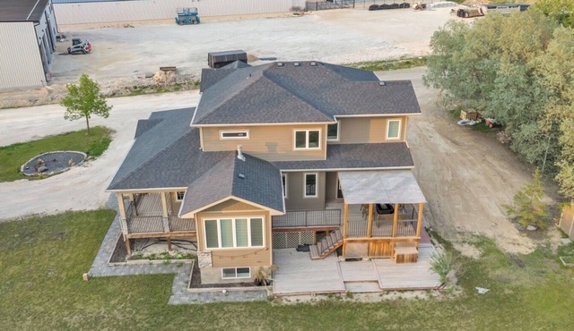 Luxury 6-bedroom house with Long driveway in West Saint Paul in West Saint Paul