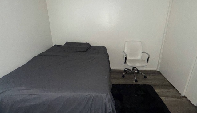 Luxury Bright 2-bedroom apartment with AC in pleasant Hollywood in Los Angeles
