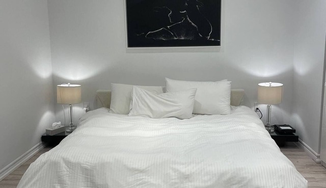 Luxury Executive Studio in prestigious Glen Abbey Oakville in Oakville