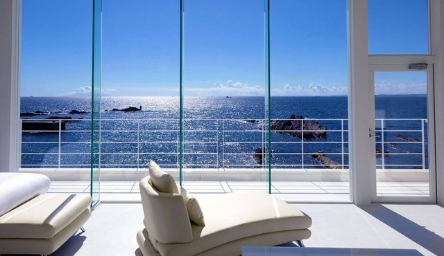 Luxury Oceanfront Villa with Mt. Fuji View | 170㎡ | Sleeps 8 |Near Tokyo