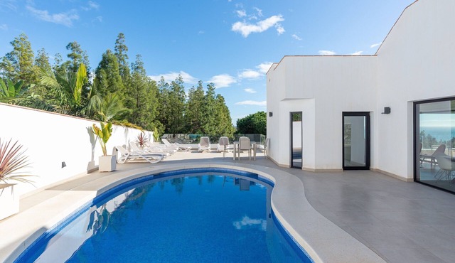 Luxury Villa with Private Pool, with Sea View, Wi-Fi and Air Conditioning in La Cala de Mijas