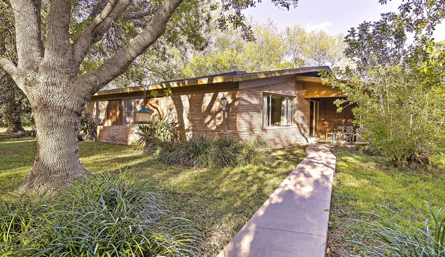 Mid-Century Hideaway: Spacious Brownsville Home! in Brownsville