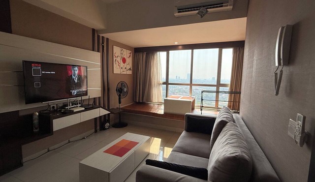 Modern Japanese Suite with Fast WiFi, Pool and Gym near Meikarta in Cikarang Selatan (West Java)