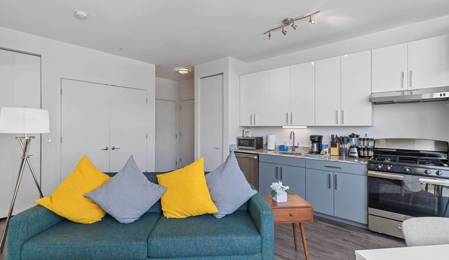 Modern & Bright Chicago City Escape in Chicago