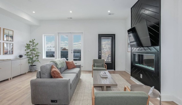Modern Capitol Hill Penthouse w/Rooftop Decks - 3 Min Walk to Metro! in Washington