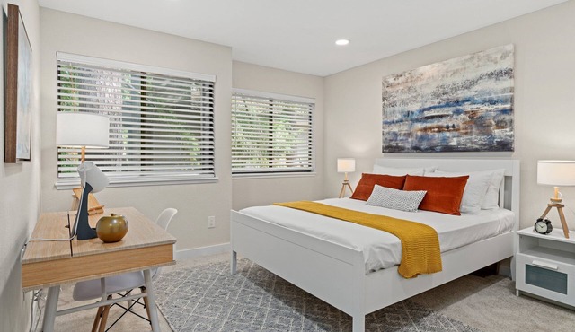 Modern Downtown Bellevue Condo Free Parking in Bellevue