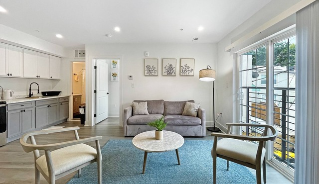 Modern & Luxury Unit | In-House Services in Washington