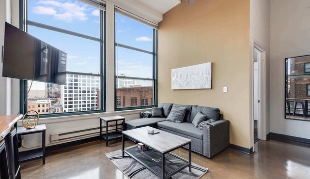 Modern West Loop Gem-City Views & Prime Location 6 in Chicago