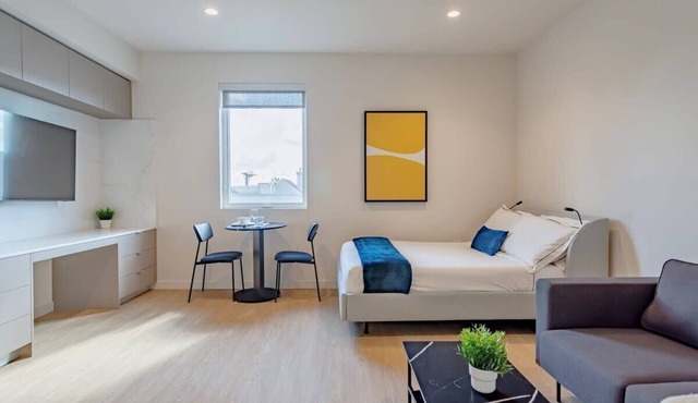 NEW Coliving Suite, w Full Bedroom UCLA area in Los Angeles
