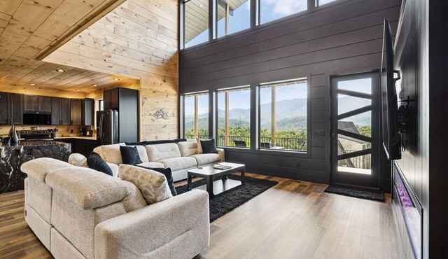 New Large Luxury Chalet, private heated indoor pool with awesome Mountain Views! in Gatlinburg