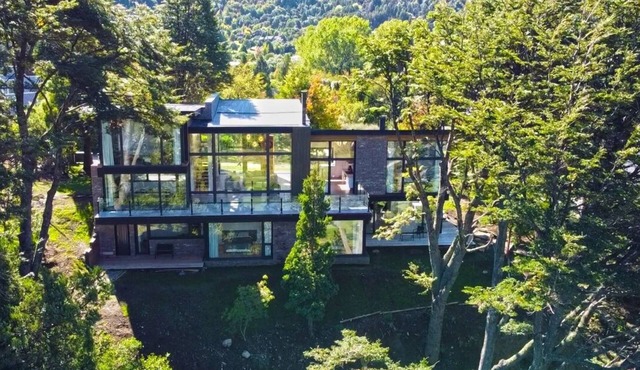 New Modern Home, Golf, Polo, Few Minutes From Catedral Ski Resort. in San Carlos de Bariloche