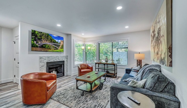 Newly Remodeled Condo - Quiet & Cozy with a Great Downtown Bellevue Location! in Bellevue