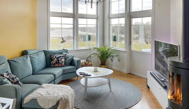 Nice and friendly cottage with a view of Lake Nässjön. in Ronneby
