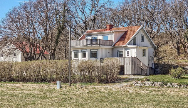 Nice home in Långekärr with kitchen in Långekärr