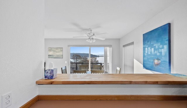 Oak Harbor View : Relaxing Setting. Base rate 2 ppl in Oak Harbor