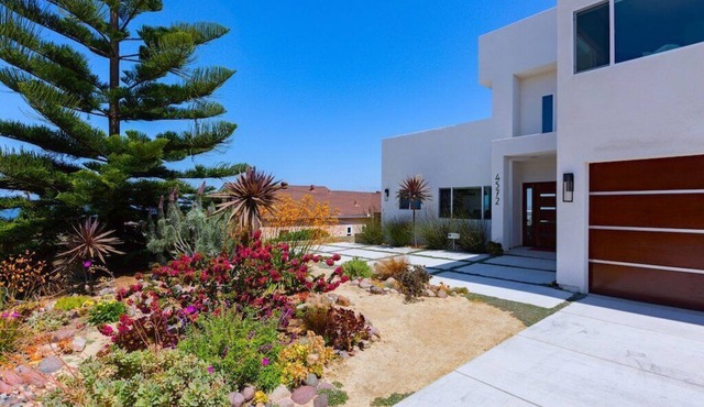 Oceanview Luxury Home - 5 Bedroom - 5 Baths - 3 Decks - Walk to Beach in San Diego