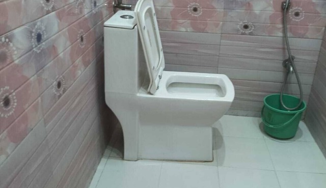 only 500 meter from Ayodhya Dham Railway station and 700 meter from Ram temple. in Ayodhya
